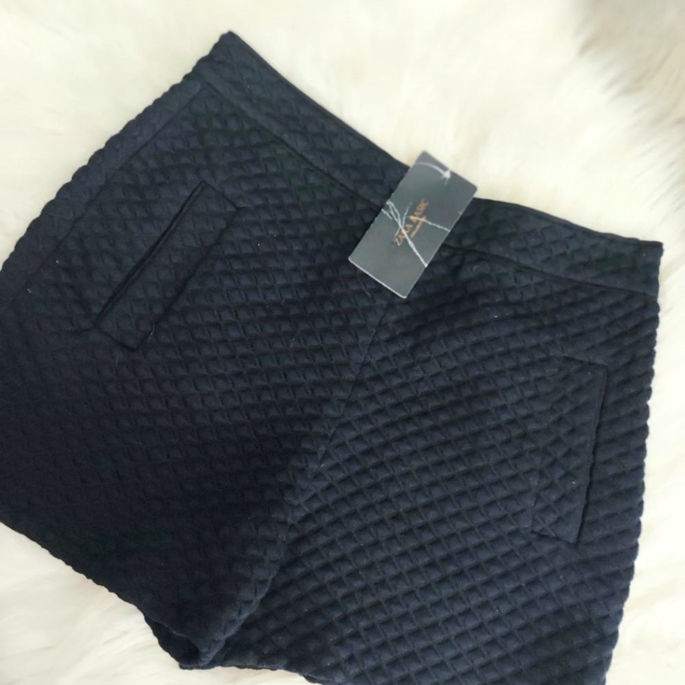 ZARA Basics Waffle shorts,sz M POLY BLEND, Pockets.